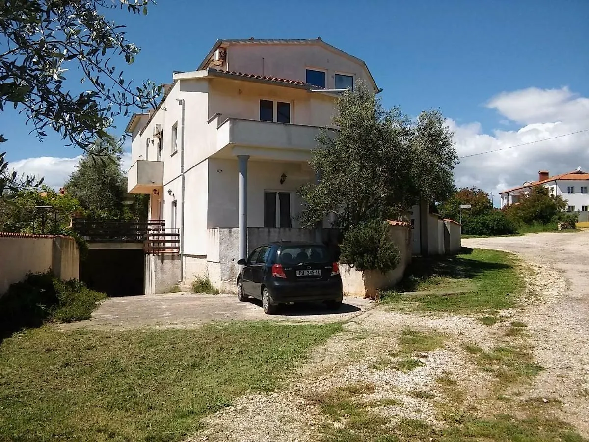 Apartments Danilo Medulin